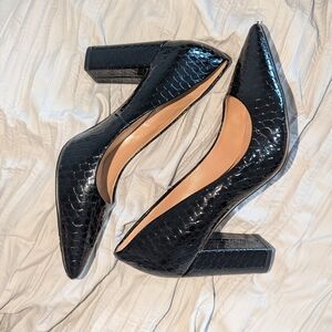 Elegant Black Textured Women's Pumps